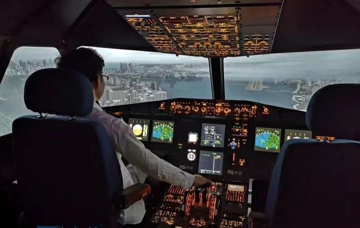 100万，空客A320飞行模拟器出售，九成新，免费运输安装！  